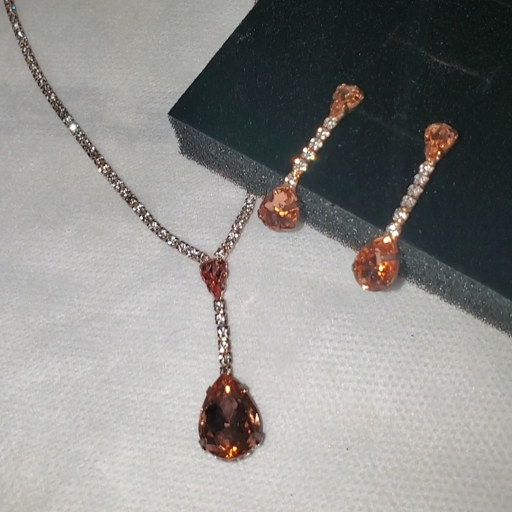 💙 GUC Rose Gold Jewelry Set - Picture 3 of 10